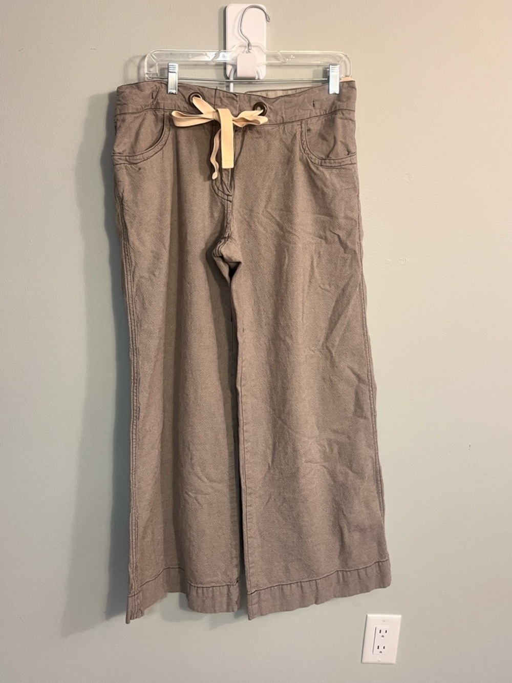 Wide-Leg Chinos with Cream Drawstring in Taupe